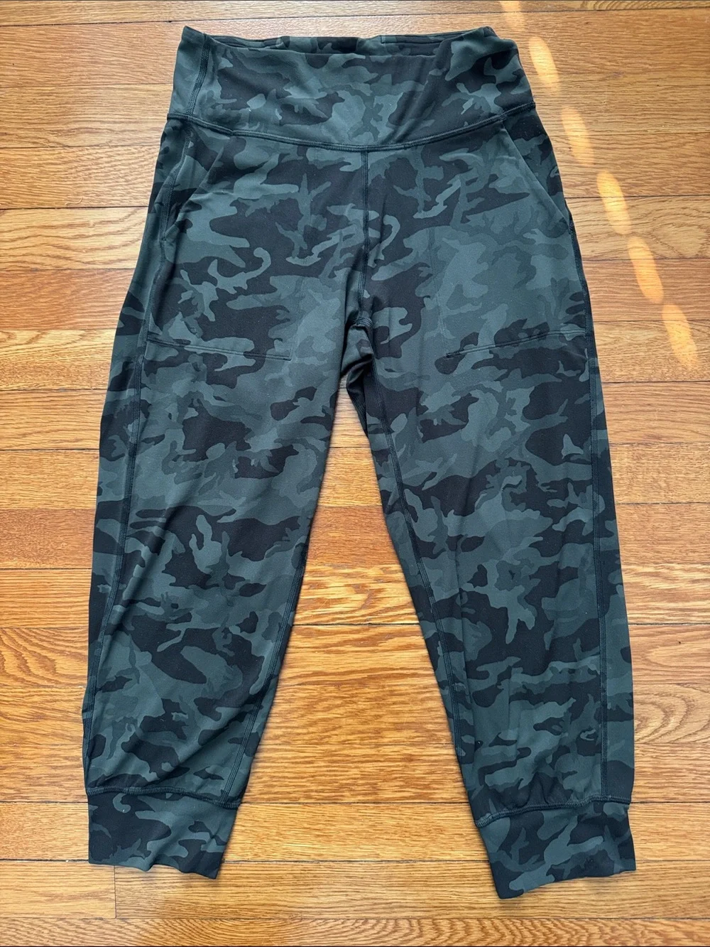 Lululemon Athletica Align 28”Green & Black Camo Align Joggers